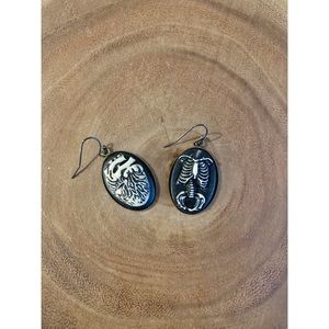 🎃Halloween Earrings 🎃 •Skeleton & Heart•